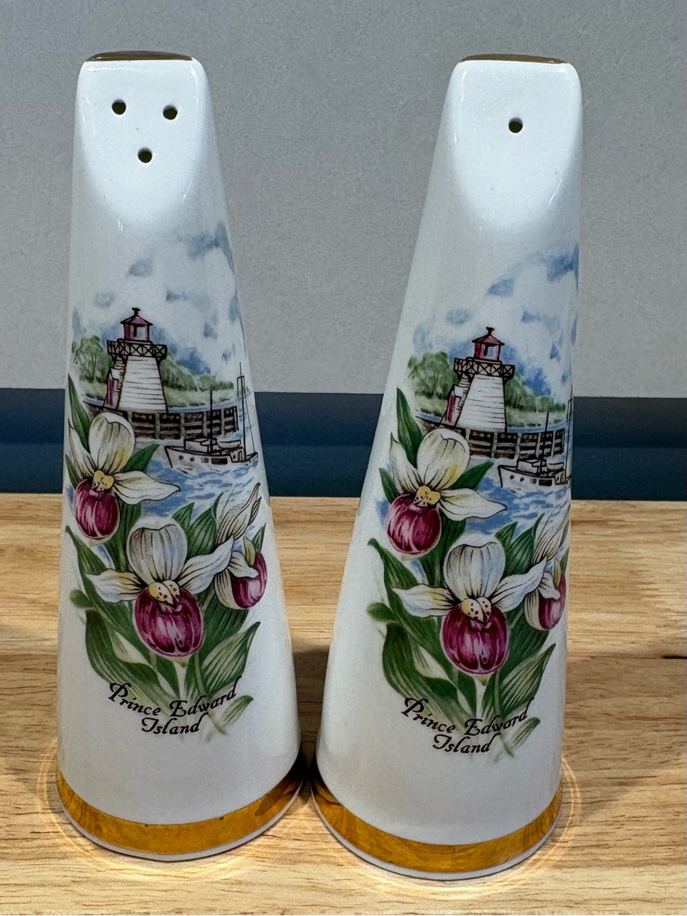 Vintage Sandford Fine Bone China
Prince Edward Island Salt & Pepper Shakers
